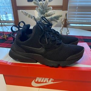 BLACK NIKE PRESTO FLY / GRADE SCHOOL/ SIZE 5
